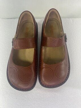 Alegria Paloma Clogs Women's size 9.5 Mary Jane Brown Leather Embossed Comfort